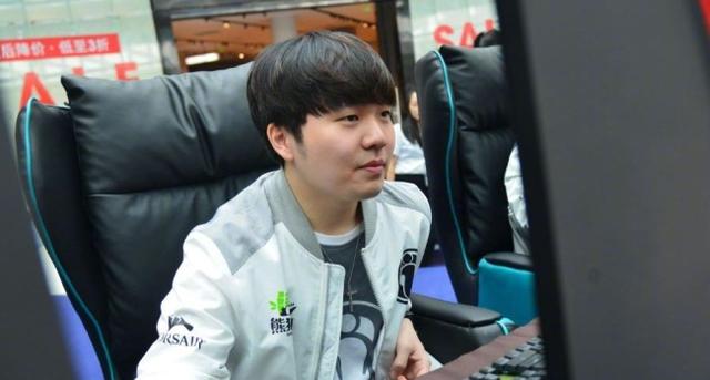 5个月2次重伤：阿诺德的皇马156分钟噩梦，数据揭示3大伤病因