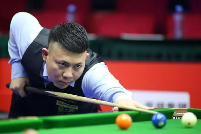 布斯克茨与阿尔巴现身迈阿密网球表演赛，为同胞阿卡助阵